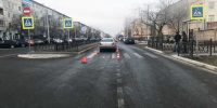 В Астрахани пешеход на тротуаре попал под колеса иномарки