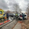 В Новосибирске после ДТП женщина и мужчина оказались зажаты в автомобиле