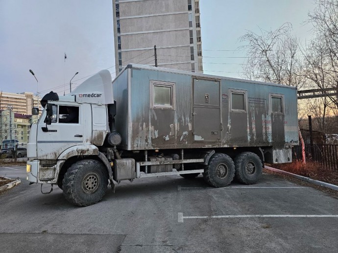 Врачи в Якутии помогли застрявшей на дороге многодетной семье