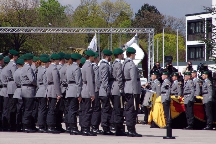 Германия — Тысячи несовершеннолетних вступают в ряды бундесвера