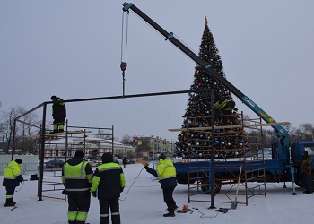 Возведение ледового городка началось в Белогорске