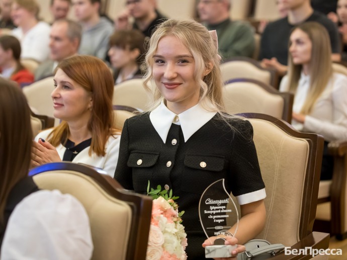 Активных и инициативных белгородских студентов наградили губернаторскими стипендиями