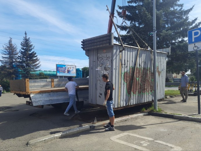 На Московском проспекте в Ярославле демонтировали незаконный ларек