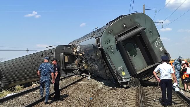 На помощь пострадавшим на ж/д под Волгоградом направили ростовских хирургов