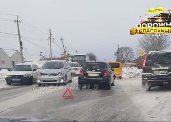 В ДТП с пятью машинами в Благовещенске пострадали два человека