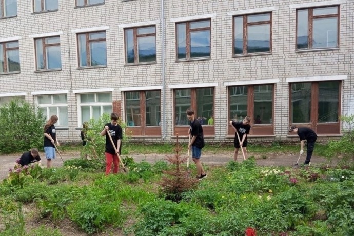 За лето в Коряжме было трудоустроено 223 подростка