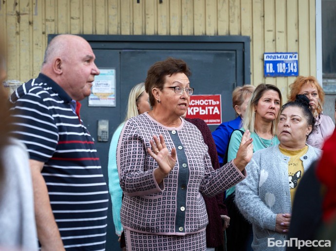 В Белгороде жители отремонтированного дома назвали недочёты на общественной приёмке работ