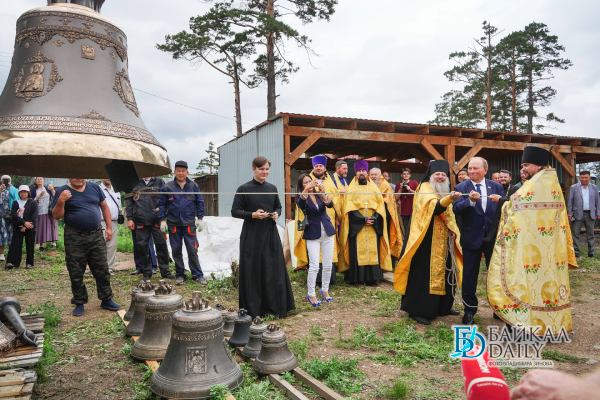 В Улан-Удэ освятили колокола для строящегося Успенского кафедрального собора