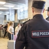 Пассажир самолета гулял по московскому аэропорту с красным пакетом и пугал людей взрывом