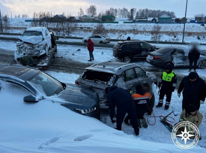 В Башкирии движение на участке трассы в районе Толбазов затруднено