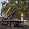 В белгородской Сосновке устанавливают арт-объект с качелями и скамейками