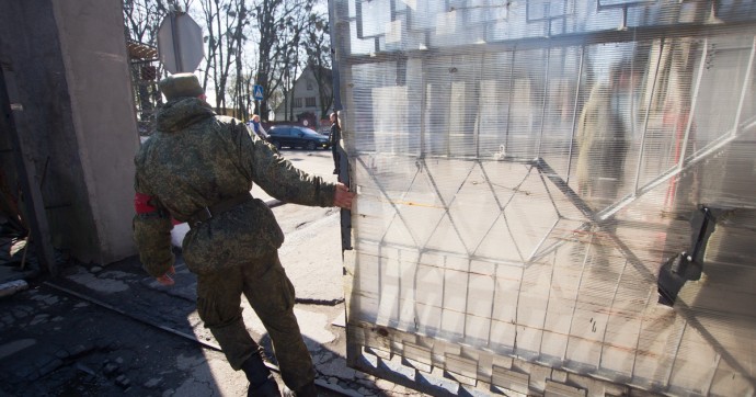 В Калининградской области приставы незаконно списали долги со счёта мужчины, который уехал на СВО