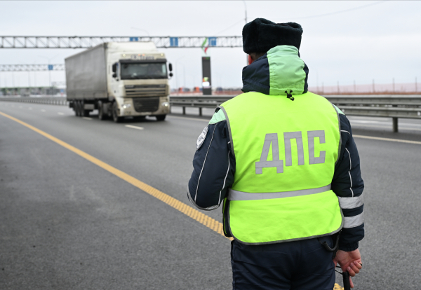 В Москве автомобилист попытался дать инспектору ДПС взятку в 1 млн рублей