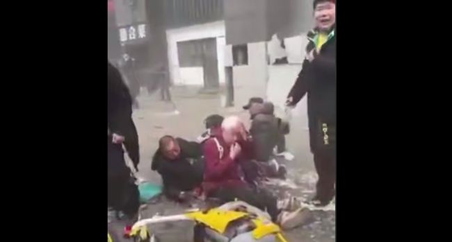 В Китае — взрыв у ТЦ, десятки раненых