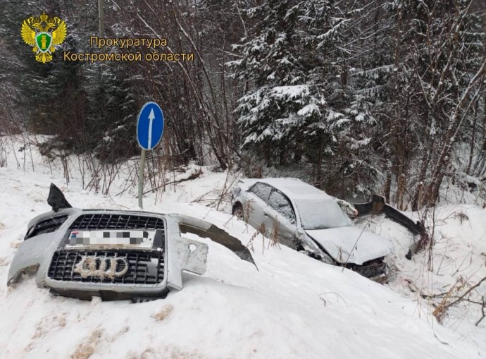 Пассажирка Renault Logan погибла во время аварии на костромской трассе