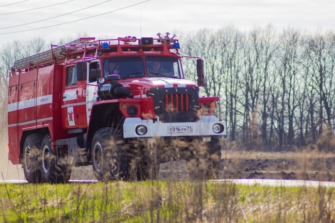 Огнеборцы потушили пожар в новомосковской "заброшке"