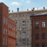 В Москве мужчина незаконно соорудил пентхаус из двух квартир, но его сдал сосед