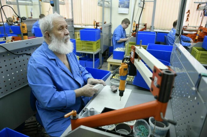 На рынке труда в 2025 году ждут пенсионеров, дальнобойщиков и юристов