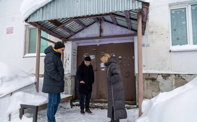 В доме инвалида-колясочника из Синегорска установят пандус и подъёмник