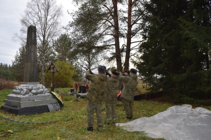 В Приозерском районе земле предали останки 22 красноармейцев