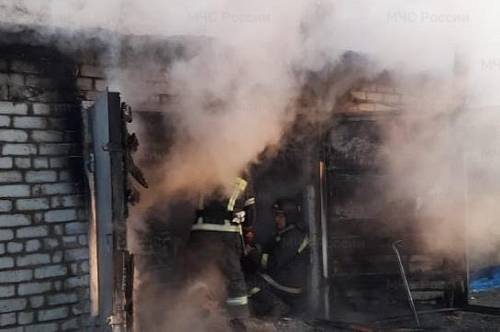 Три гаража тушили в Благовещенске