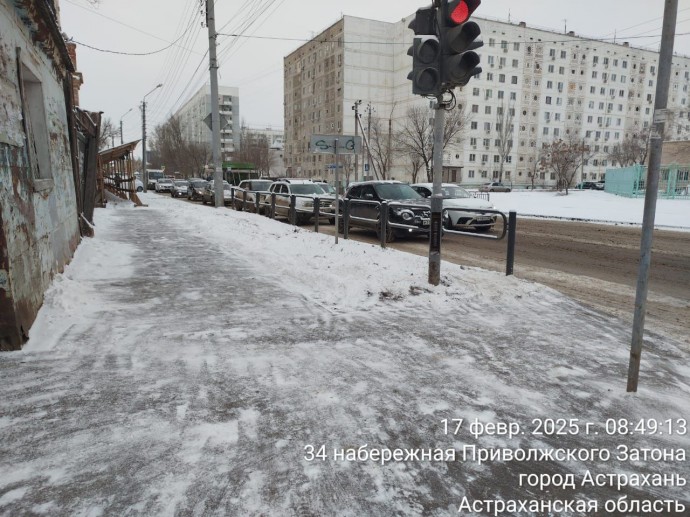 Глава Астрахани объявил выговор руководителям коммунального блока за неэффективную уборку снега