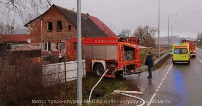 В Гурьевском районе при пожаре в доме с мансардой погиб мужчина, ожоги получила 10-летняя девочка