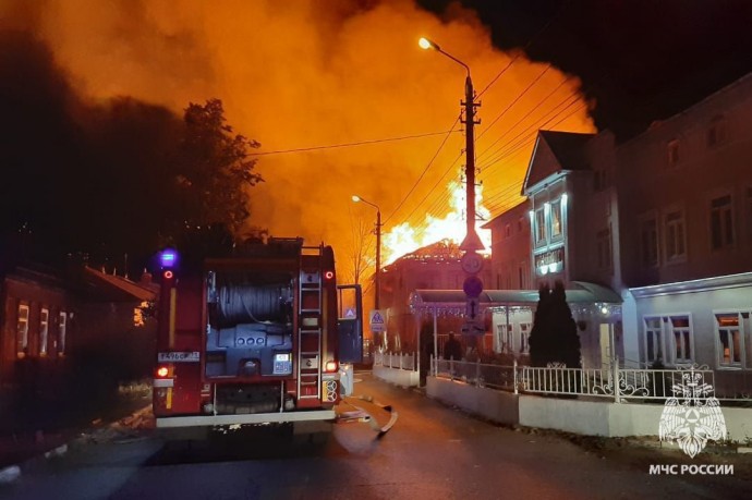 29 пожарных тушили заброшку на Жуковского в Туле