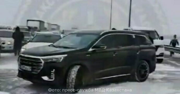 В Казахстане из-за метели столкнулись 95 машин