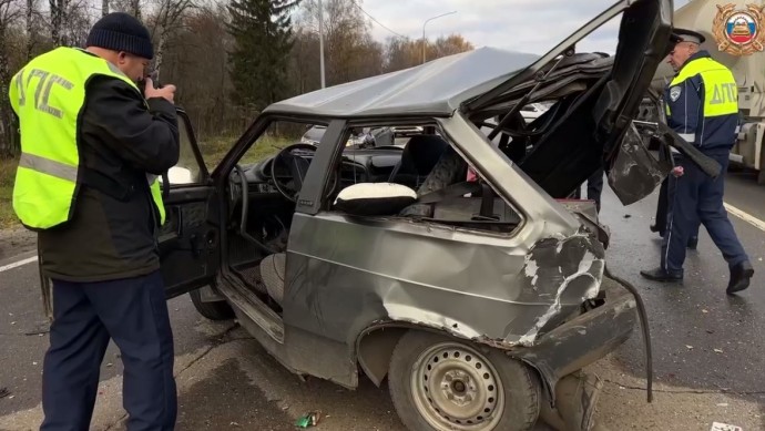 В массовом ДТП на въезде в Ярославль погиб пассажир и пострадали двое водителей