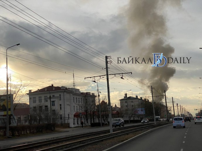 В Улан-Удэ тушат крупный пожар на улице Терешковой