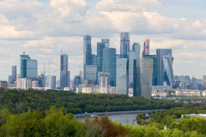 Облачная с прояснениями погода, гроза и до 24 градусов тепла ожидаются в столичном регионе 2 августа