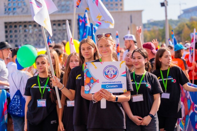 Московские школьники вместе с олимпийскими чемпионами открыли в «Лужниках» новый спортивный сезон