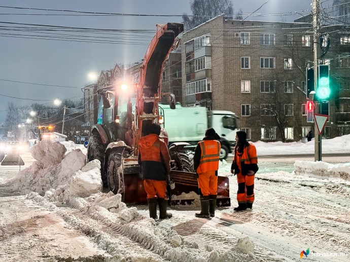 С улиц Кирова вывезли 15 тысяч кубов снега