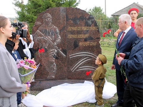 В Большеигнатовском районе Мордовии открыли памятник героям СВО