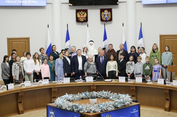 Юные новгородцы попробовали себя в роли депутатов регионального парламента