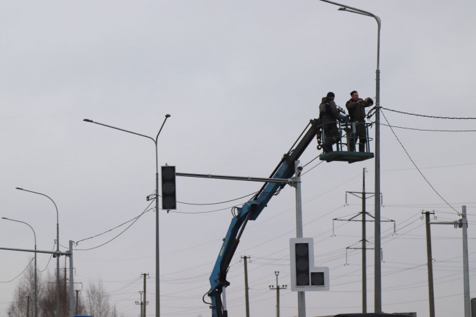 В поселке Заволжье под Ярославле оборудуют светофор, освещение и тротуары