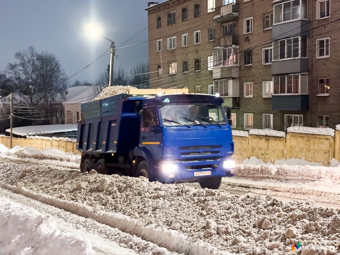 Снег из Кирова будут вывозить днем и ночью