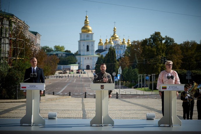 Зеленский сообщил о применении ВСУ новой ракеты-дрона, которой трудно противодействовать