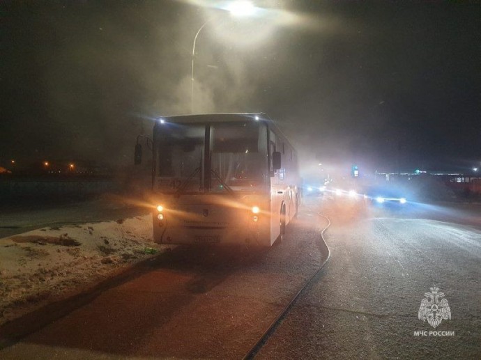 В городе Башкирии на ходу загорелся автобус