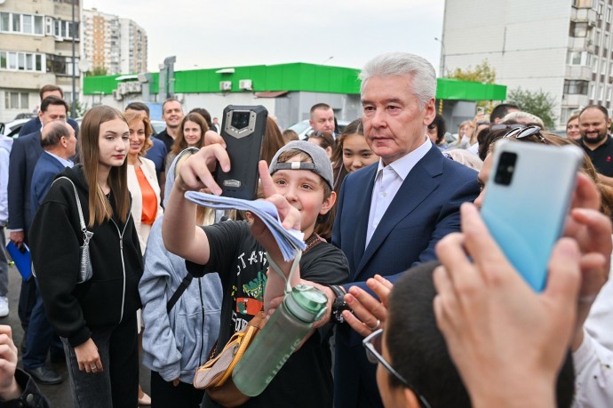 Сергей Собянин осмотрел итоги реконструкции школы в Митине