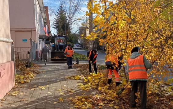 В Курске продолжается уборка города