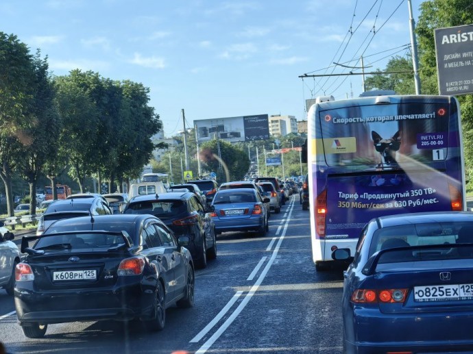 Пятница 13-е: владивостокцы проводят конец недели в пробках