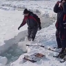 Видео сахалинских рыбаков, прыгающих через огромную трещину на льду, появилось в сети