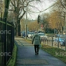 «В любой момент упадёт на головы прохожим»: на проспекте Победы над тротуаром нависает металлический ящик