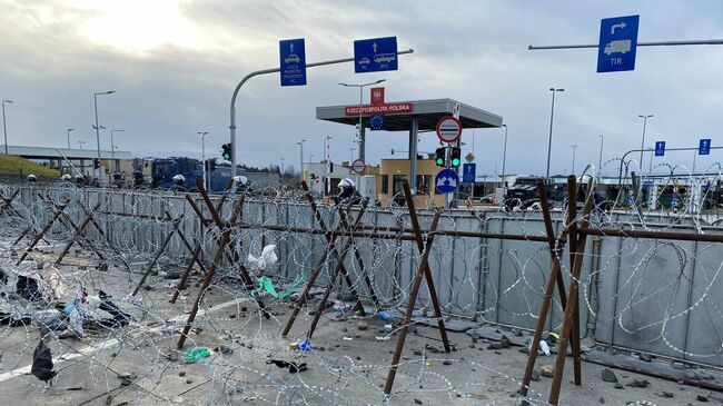 Польские силовики выбросили на белорусскую территорию избитого мигранта