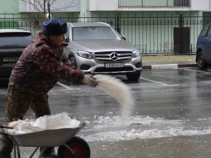 В Белгороде заготовили на зиму 90 % песка и соли из запланированного