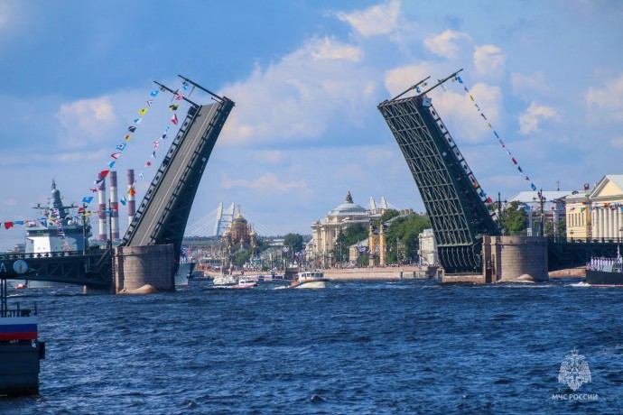 Директор ТЮЗа Светлана Лаврецова поздравила всех моряков с Днем ВМФ