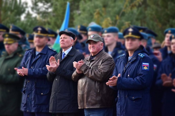 Губернатор во время митинга-концерта рассказал о костромских десантниках в боях