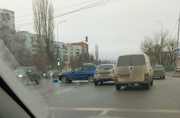 В Пензе из-за аварии встала в пробке улица Окружная